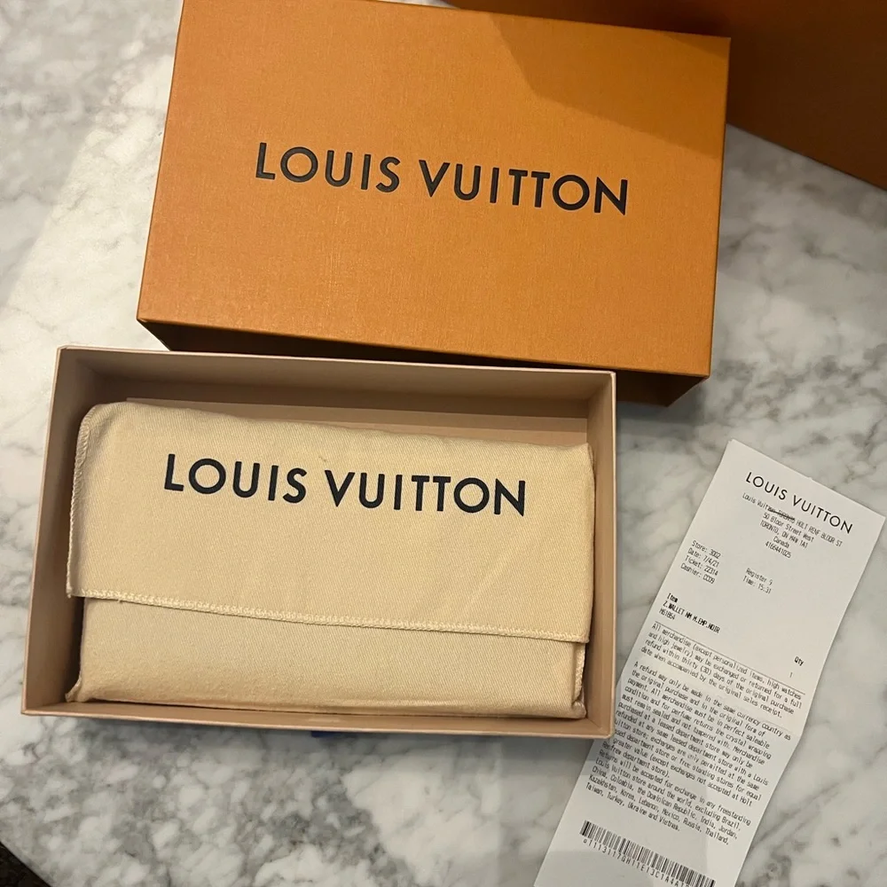 Louis Vuitton Monogram Empreinte Leather wallet for sale. - Picture 4 of 4